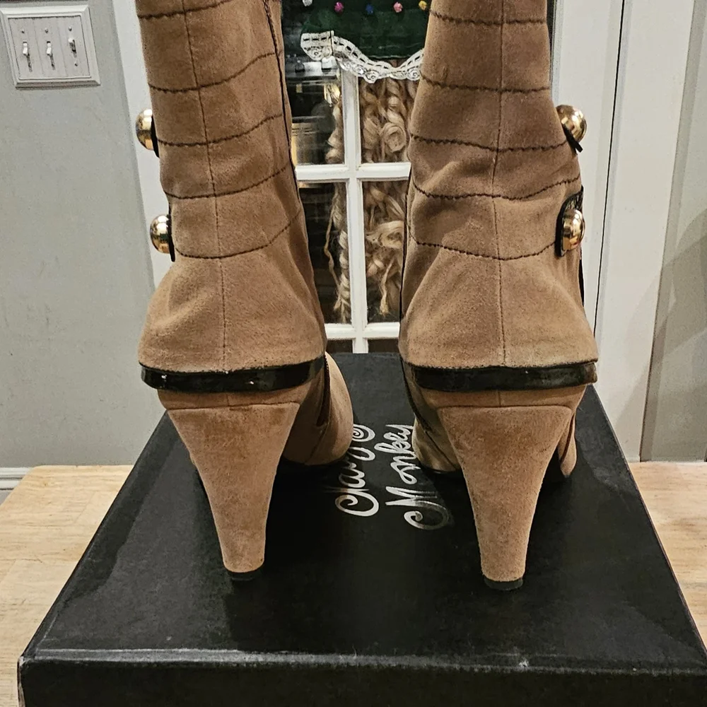 NIB Naughty Monkey Belly Up Tan Ankle Boots w/ Brown Strap & Gold Accents Size 9 - Picture 4 of 10